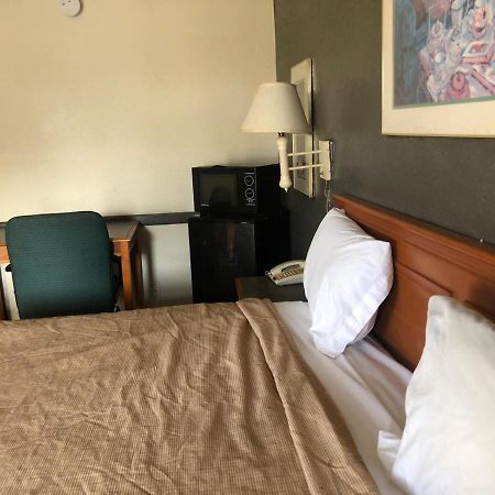 Airport Inn And Suites Tulsa Buitenkant foto