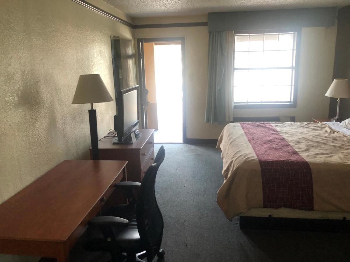 Airport Inn And Suites Tulsa Buitenkant foto
